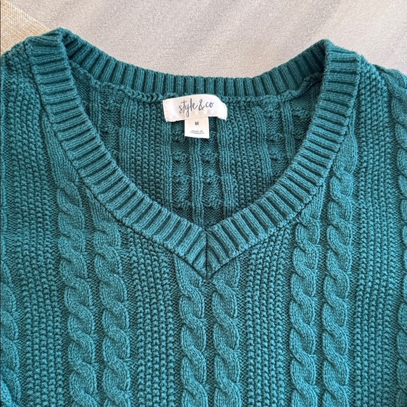 Style & Co. Green V-Neck Cable Knit Sweater - Picture 2 of 7